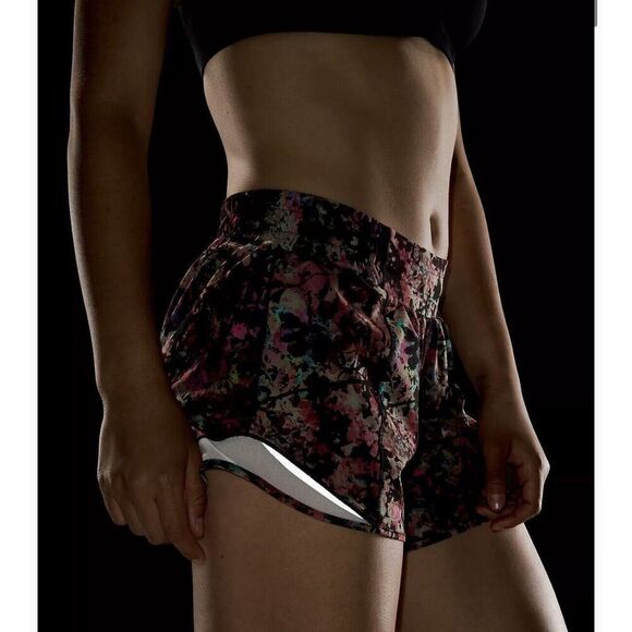 Lululemon Hotty Hot Low-Rise Lined Womens Short 4" size 4 - Picture 5 of 8